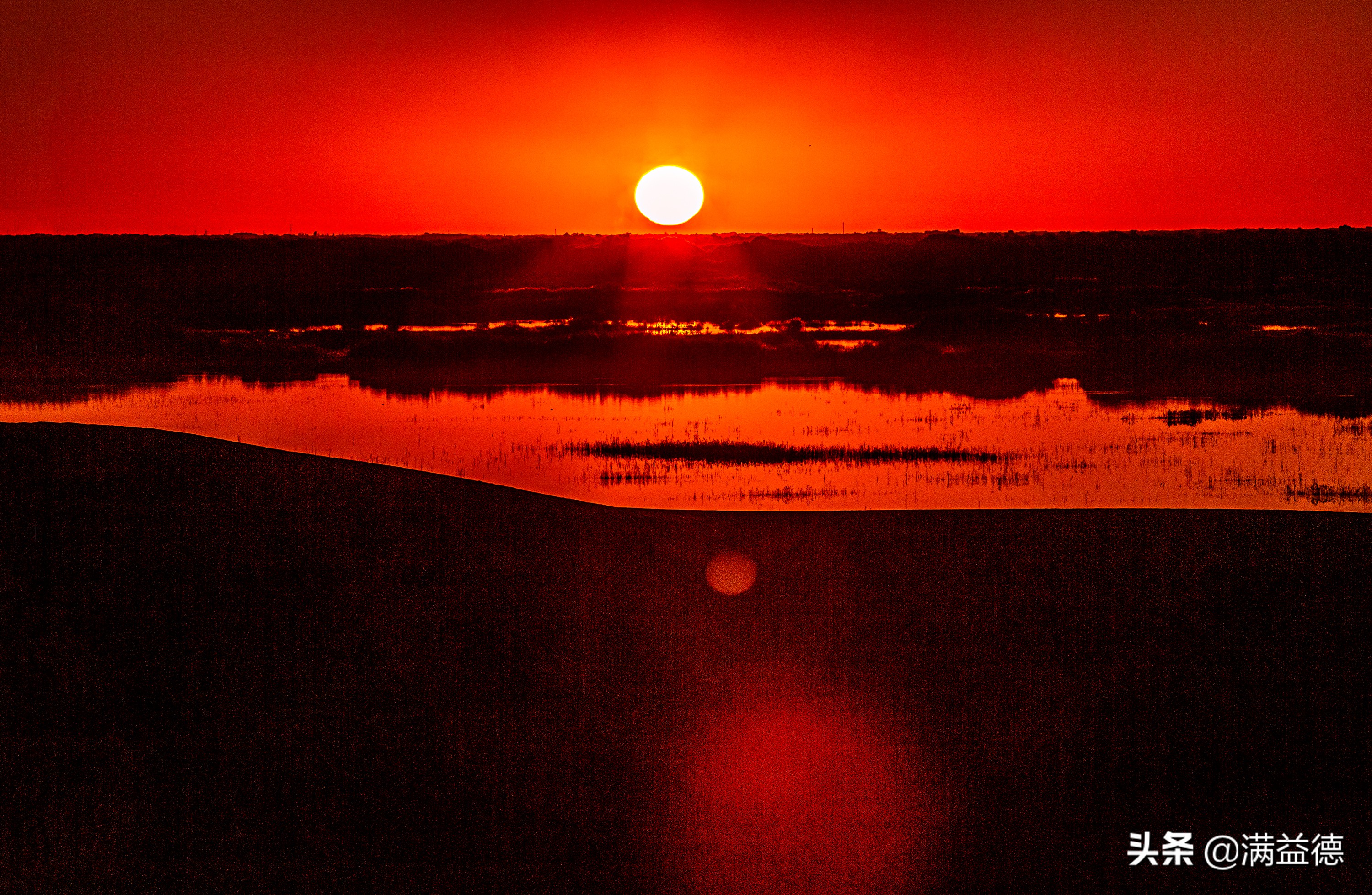 世界上最美丽的沙漠：驼铃悠悠，落日圆圆，诗韵绵绵